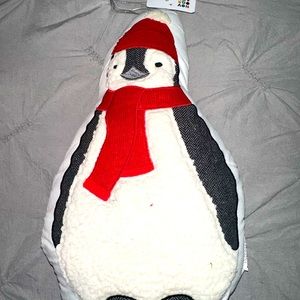 NOVOGRATZ PENGUIN CHRISTMAS THROW PILLOW